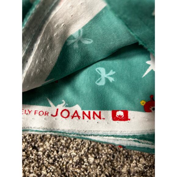 Unicorn fabric with sewing notions and patters - Picture 10 of 10